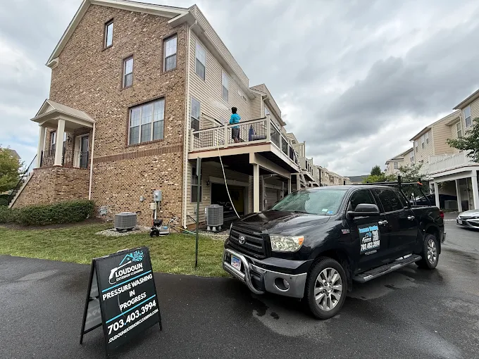 Full exterior of a Loudoun County home after soft washing siding, gutters and trim