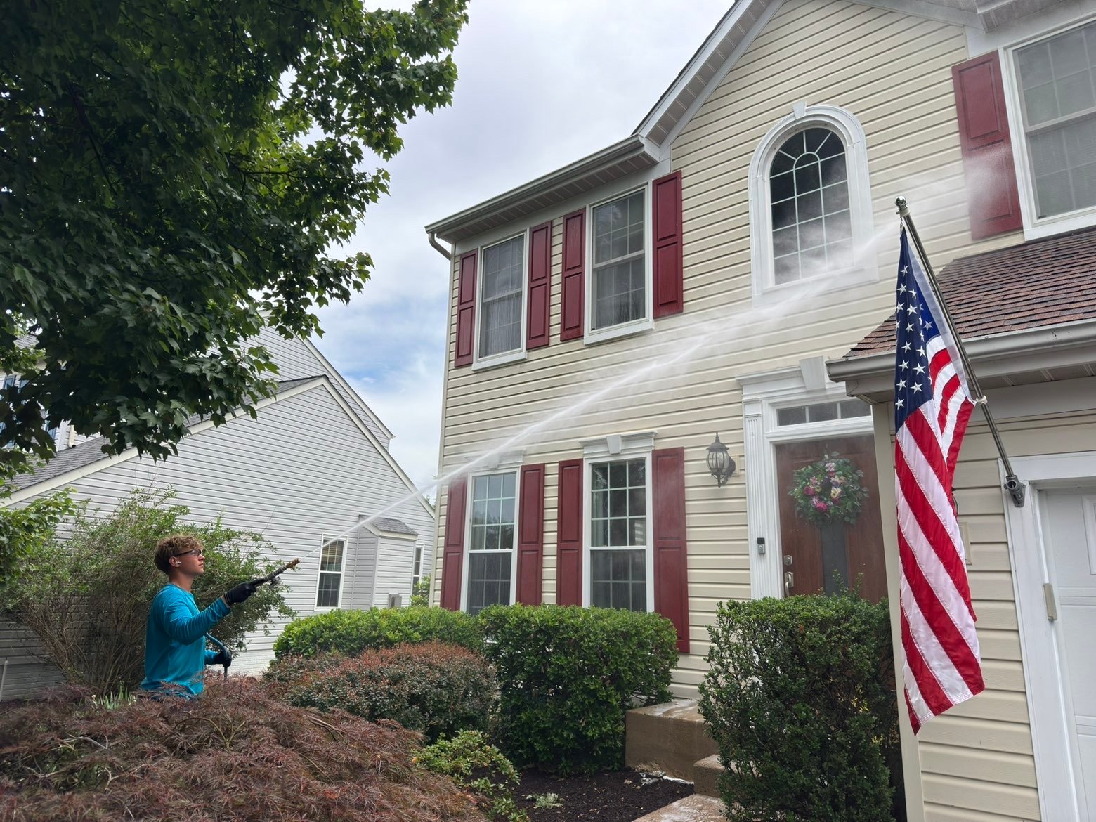 Loudoun Exterior Cleaning on the job in Northern Virginia