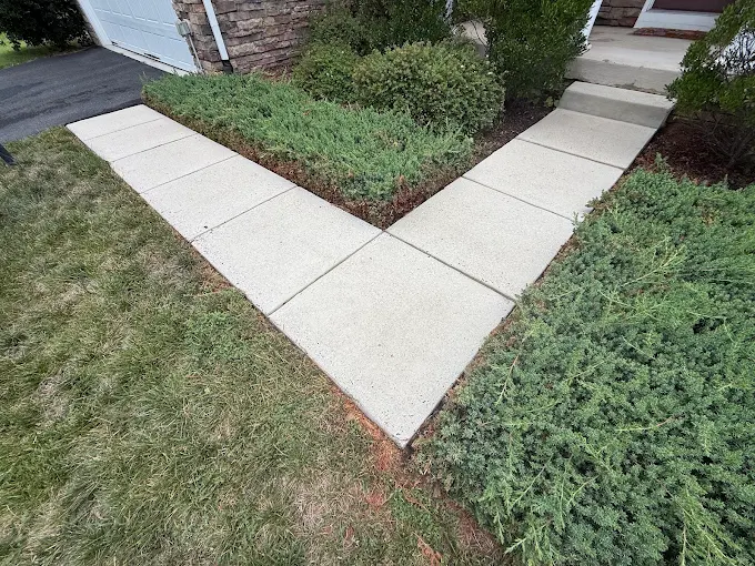 Concrete walkway evenly cleaned after pressure washing and post-treatment