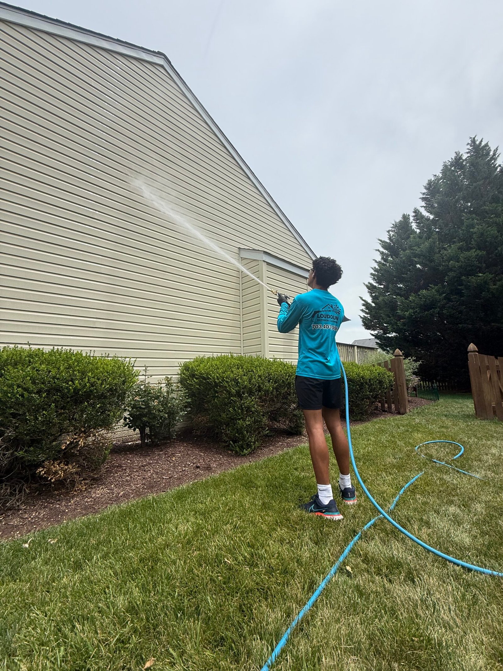 Pressure washing job in Loudoun County, VA